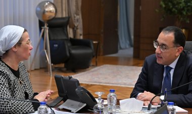 رئيس الوزراء يتابع مع وزيرة البيئة نتائج المشاركة في «COP28» بدبي