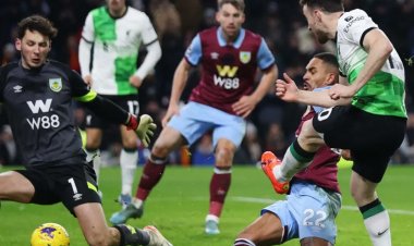 ليفربول يفوز على بيرنلي ويتصدر الدوري الإنجليزي مؤقتا