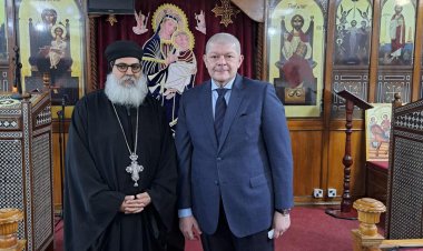 السفير المصري في بغداد يلتقى رئيس طائفة الأقباط الأرثوذكس بالعراق