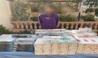 ضبط 8 أشخاص بحوزتهم 38 ألف عبوة سجائر و3990 لتر مواد بترولية قبل بيعها بالسوق السوداء 