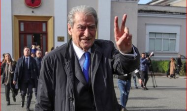 وضع رئيس الوزراء الألباني السابق سالي بيريشا قيد الإقامة الجبرية