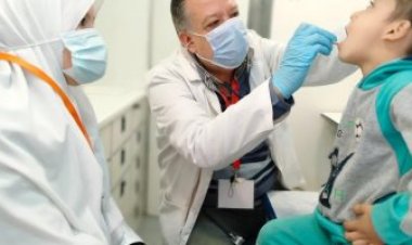 توقيع الكشف الطبى وصرف أدوية بالمجان لـ 1435 مواطن خلال قافلة طبية في منشأة القناطر