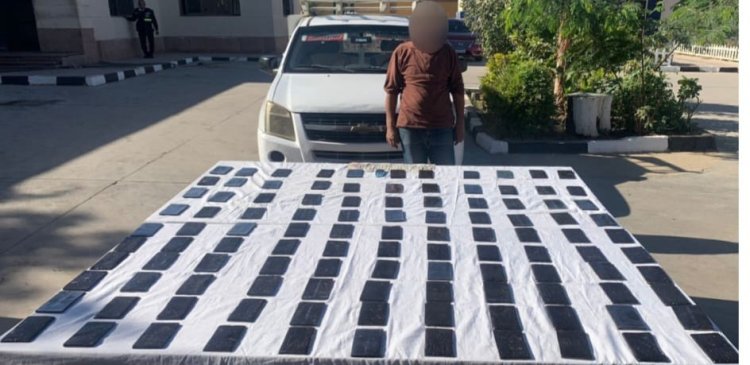 ضبط سائق وعاطلين بحوزتهما 13 كيلو حشيش بالشروق والمرج