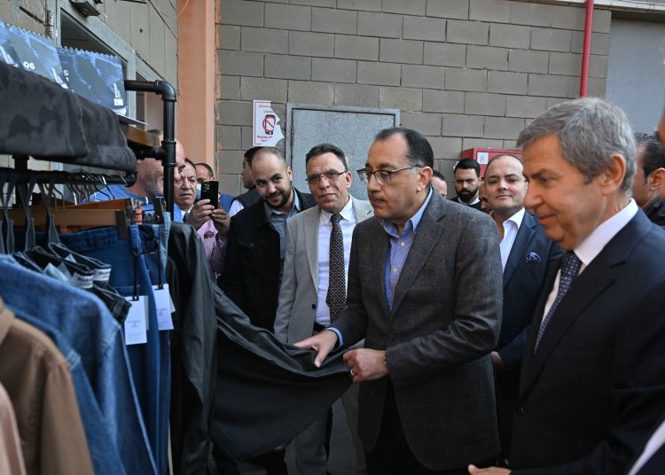 مدبولى: الحكومة داعمة لأى استثمارات وتوسعات جديدة فى قطاع الصناعة