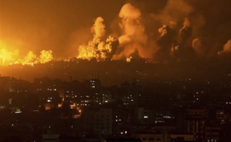 عاجل.. الاحتلال يقصف مبنى وزارة الأوقاف بدير البلح وسط قطاع غزة