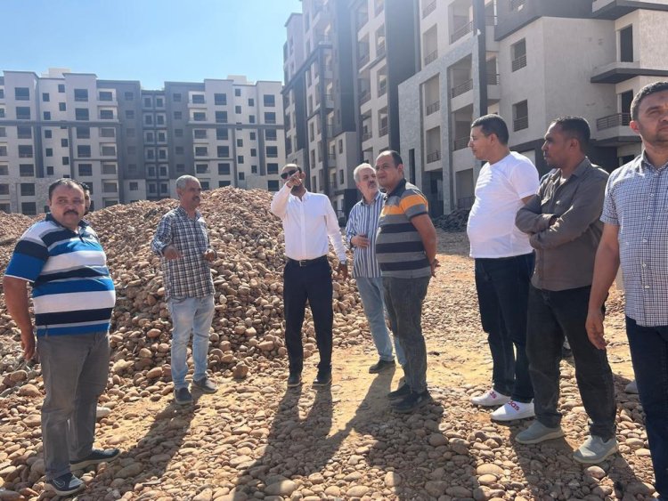 وزير الإسكان يتابع معدلات تنمية مدينة ملوي الجديدة بالصعيد على مساحة 19 ألف فدان 