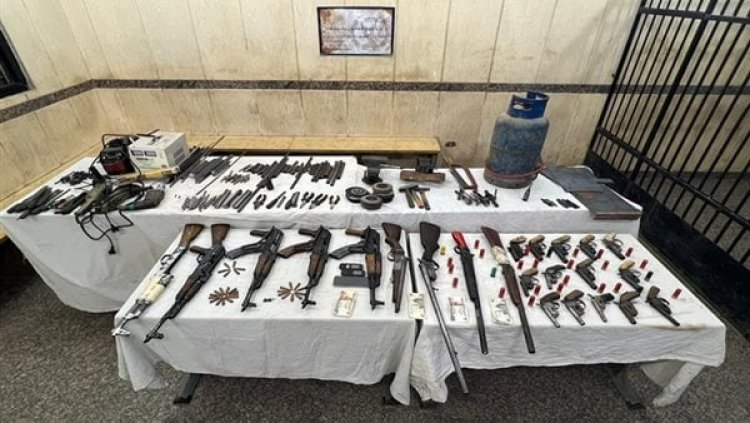 ضبط ورشة لتصنيع الأسلحة النارية في القليوبية بداخلها 18 قطعة والأدوات المستخدمة