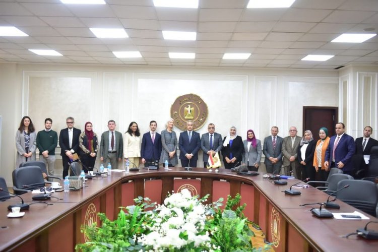 وزير العمل يلتقى وفدًا من «الاتحاد الأوروبي والتعاون الإيطالي»