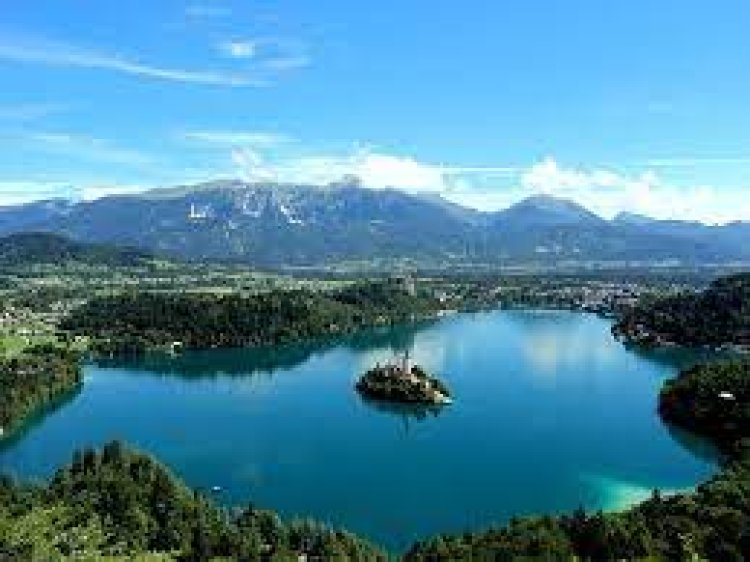 بحيرة كاليفورنيا.. اكتشاف الليثيوم يجعلها مركزًا عالميًا للطاقة النظيفة والتنمية الاقتصادية