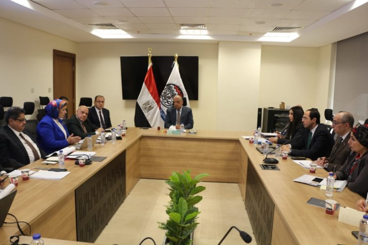 محمود عصمت: تطوير صناعة الغزل والنسيج يحظى بدعم القيادة السياسية