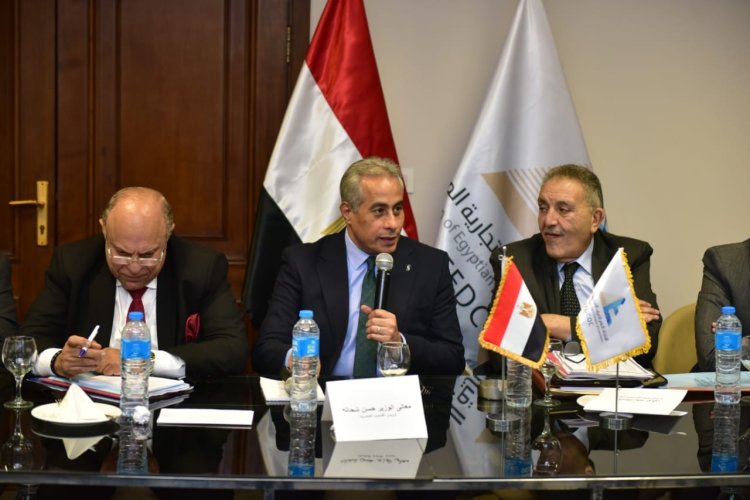 وزير العمل يلتقى قيادات الاتحاد العام للغرف التجارية.. تفاصيل