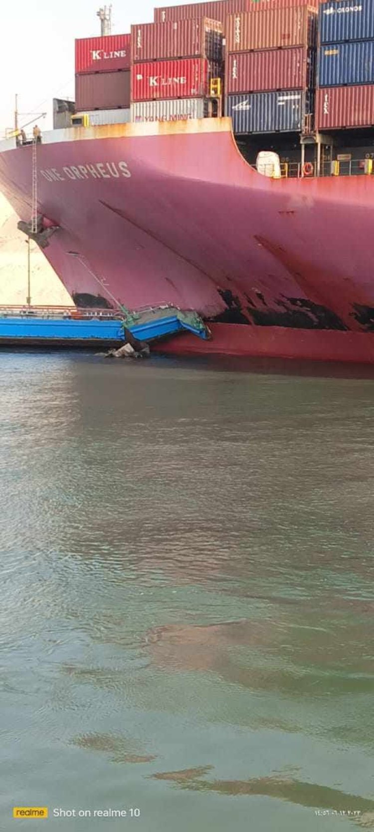 أسامة ربيع يكشف تفاصيل تعطل سفينة أثناء عبورها المجري الملاحي لـ قناة السويس