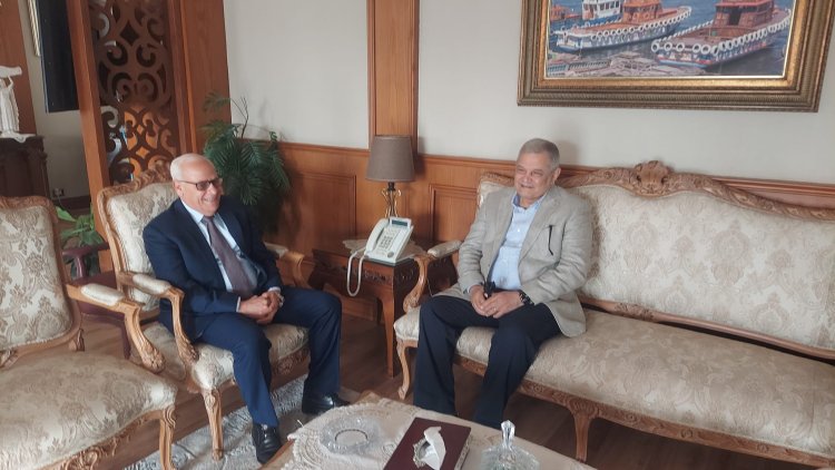 محافظ بورسعيد يستقبل رئيس الشركة القابضة لمياه الشرب لمتابعة مشروعات التعاون المشتركة