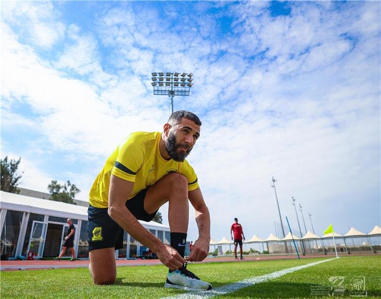 منافس الأهلي.. بنزيما ورومارينيو يعودان إلى تدريبات اتحاد جدة السعودي