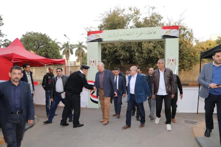 وزير الزراعة يطمئن على جاهزية اللجنة الانتخابية بـ«هيئة التعمير» في الدقي