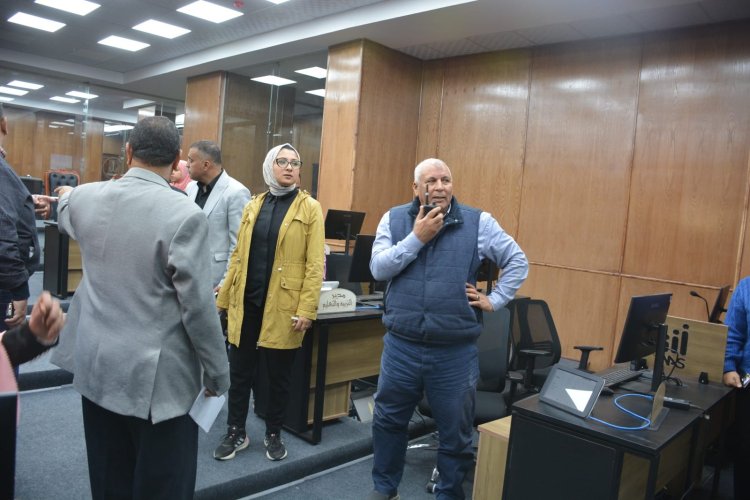 محافظ الوادي الجديد يتابع جاهزية لجان الانتخابات بمراكز المحافظة