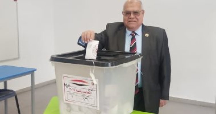 رئيس حزب الجيل يدلي بصوته في الانتخابات الرئاسية ويدعو الجمهور للنزول والمشاركة في التصويت