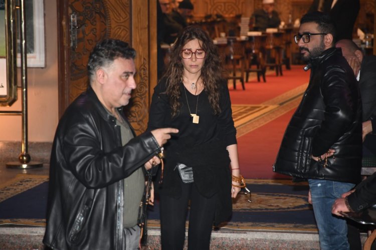 بالصور.. انتهاء عزاء شقيق الفنان أحمد حلمي بحضور مشاهير الفن والإعلام