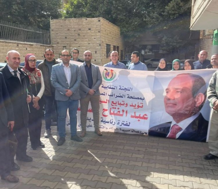العاملون بالضرائب: المصريين ضربوا عظيم المثل للرد على أهل الشر (صور)