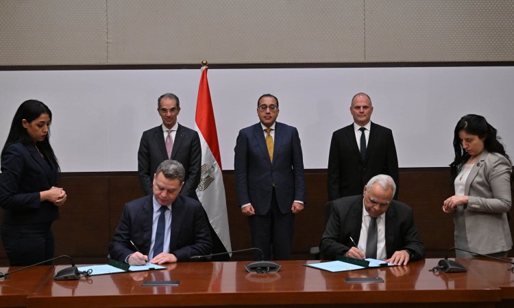 رئيس الوزراء يشهد توقيع مذكرة تفاهم بمركز شركة سيمنز