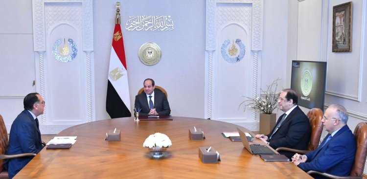 الرئيس السيسى يجتمع بـ «مدبولى ورئيس المخابرات العامة ووزير الري»