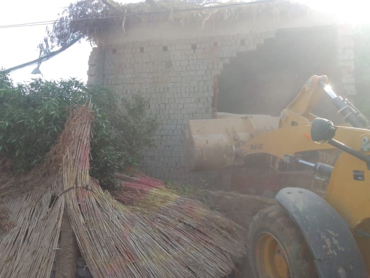 المحافظ : إزالة ٣٥ حالة بناء مخالف وتعدى على الأراضي الزراعية بمنشأة القناطر والبدرشين والعياط