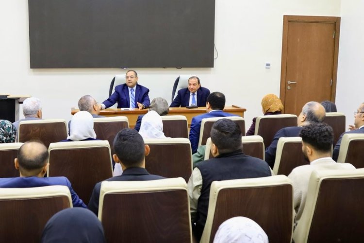 رئيس الجهاز المركزي للتنظيم والإدارة يستقبل رئيس جامعة بني سويف