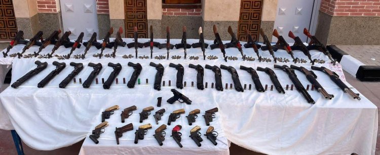 ضبط 44 قطعة سلاح نارى و12 قضية مخدرات فى أسيوط وأسوان ودمياط 