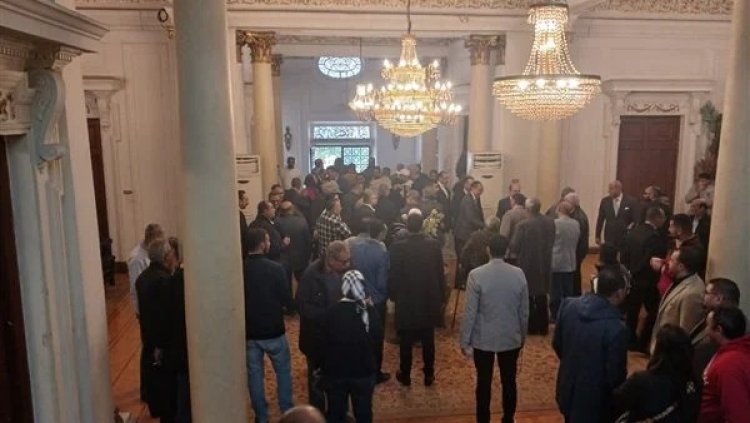 «هو يمشي مش هنمشي» هتافات بمقر حزب الوفد تطالب برحيل «عبد السند يمامة»