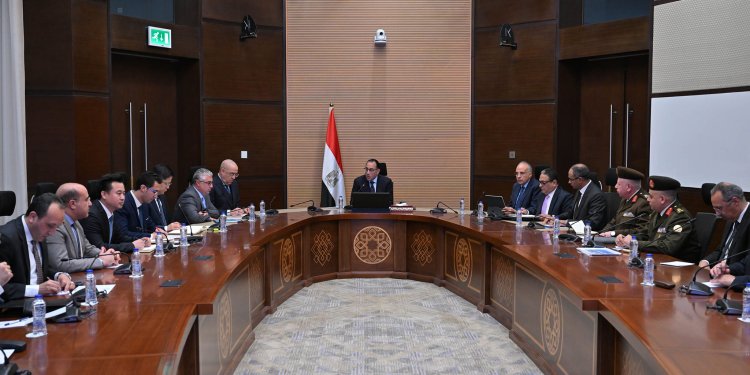 رئيس الوزراء يستعرض مقترحًا مقدمًا من شركة صينية للاستفادة من المياه المتخلفة عن مشروعات تحلية مياه البحر