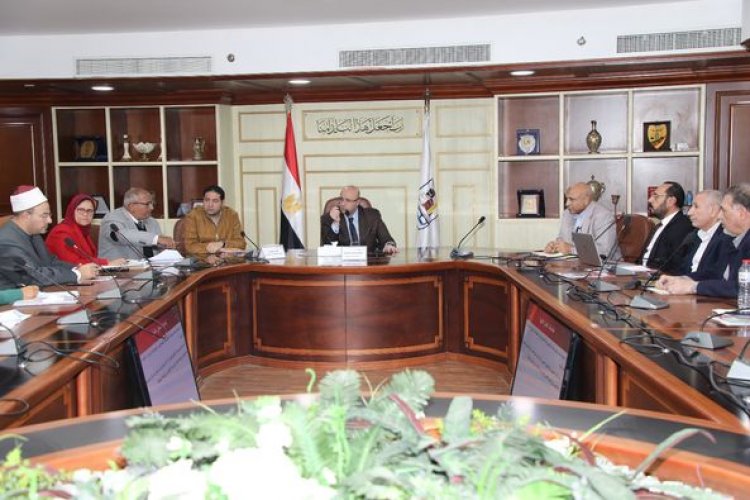 محافظ بني سويف يناقش مع وفد «إنقاد الطفولة» مستجدات مشروع «قرية متعلمة»