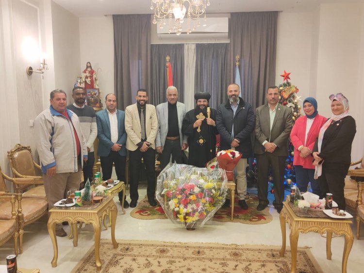وفد حزب ”المصريين“ بالبحر الأحمر يزور كنيسة الأنبا شنودة لتهنئة الأخوة الأقباط بعيد الميلاد