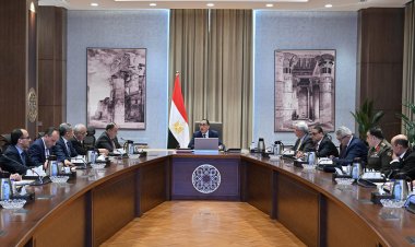 رئيس الوزراء يُتابع إجراءات سد العجز في أعداد المُعلمين