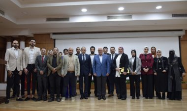 محافظ بورسعيد يتابع سير العمل في تلقي طلبات المواطنين لتجديد وإصدار تراخيص المحال