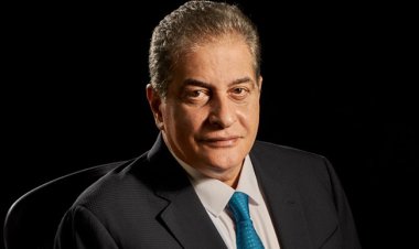 «احنا شعبين».. أسامة كمال عن احتفالات رأس السنة: سماء تضاء بالألعاب النارية وآخرى بالقذائف