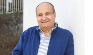 «إحنا صغيرين أوي».. ماندو العدل يحيي ذكرى رحيل وحيد حامد؟