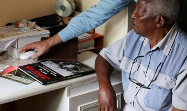 عدسة تروي حكاية الفصل العنصري في جنوب أفريقيا.. وفاة مصور المقاومة بيتر ماجوباني