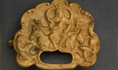 اكتشاف حليتين ذهبيتين تحمل أقدم تصوير لـ "خاقان" غوكتورك في كازاخستان