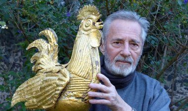 لص يُعيد ديكًا ذهبيًا مسروقًا بعد ربع قرن في فرنسا... حل لغز اختفاء تحفة فنية