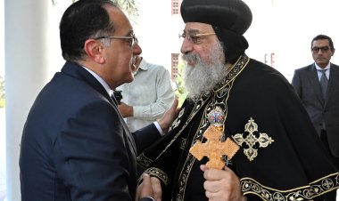 رئيس الوزراء يهنئ البابا تواضروس الثاني بعيد الميلاد المجيد بكاتدرائية العباسية
