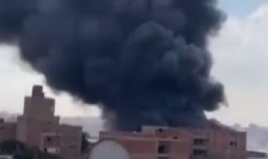 نشوب حريق داخل مصنع أقمشة فى النزهة