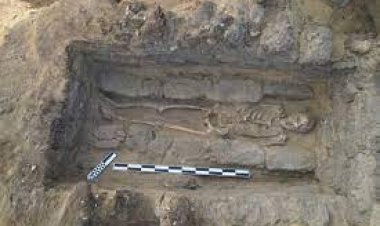 اكتشاف أثري مهم في سقارة.. مقبرة صخرية تعود لعصر الأسرة الثانية