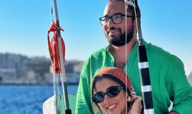 أحمد ثروت موجها رسالة لزوجته: قد ينسى الإنسان أيامه الصعبة لكنه لن ينسى من هوَّنها عليه