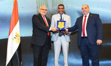 لجهوده في انتخابات الرئاسة.. «حُماة الوطن» يُكرم أمين الحزب بـ«التبين»