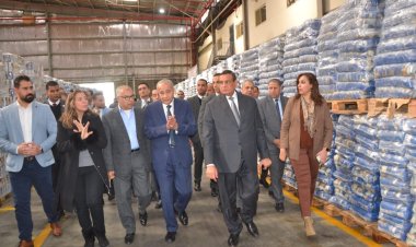 وزيرا التنمية المحلية والتموين يتفقدان مخازن السلع الغذائية الأساسية لسلسلة "كازيون" بالمنطقة اللوجستية بدمنهور