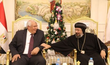 محافظ الوادي الجديد يقدم التهنئة بعيد الميلاد المجيد بكنيسة السيدة العذراء بالخارجة