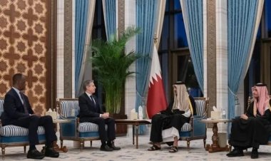 أمير قطر ووزير الخارجية الأمريكي يبحثان ضرورة وقف إطلاق الناربغزة