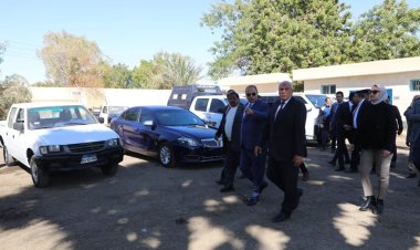 محافظ الوادي الجديد يتفقد مركز صيانة السيارات والمعدات الثقيلة