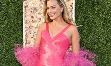 بفستان باربي .. مارجوت روبي  تخطف الأنظار في حفل توزيع جوائز جولدن جلوب 2024