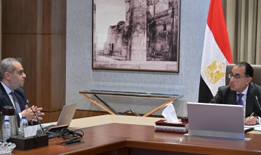 لتوطين الصناعات الدوائية.. "مدبولي" يستعرض مع رئيس هيئة الدواء عددًا من ملفات العمل